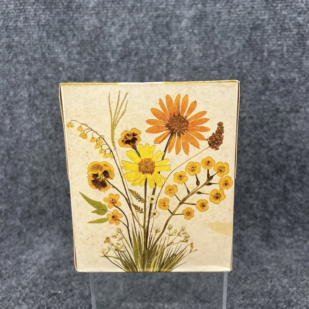 VTG 1976 -1982 Kleenex Boutique Prints Tissues Yellow Gold Floral Box 125 2-Ply